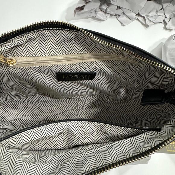 Urban Expressions Black Smooth Faux Leather Vivian Chunky Chain Crossbody New - Picture 7 of 10